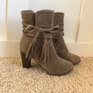 Mushroom colored ankle boots with ties